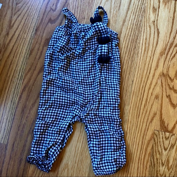 Carter’s black & white jumper size 9 months
